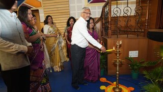 * মডেল হয়ে র‍্যাম্প মাতালেন রেল কর্মীরাই