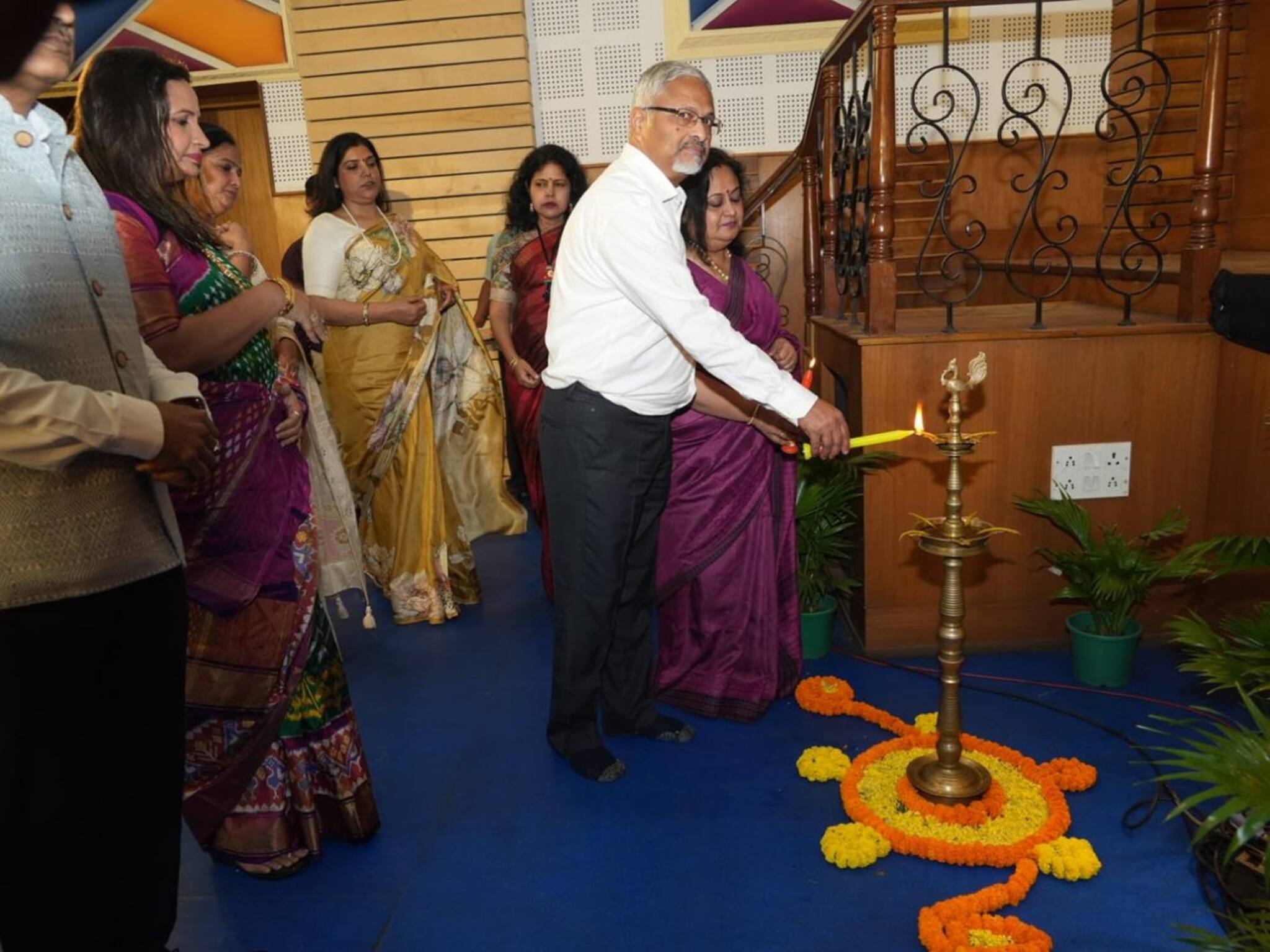 Indian Railways: সারা বছরের এক কাজ একদিন বাদ, মডেল হয়ে র‍্যাম্প মাতালেন রেলকর্মীরা! কেন জানেন?