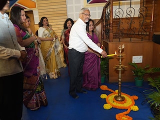 * মডেল হয়ে র্যাম্প মাতালেন রেল কর্মীরাই * মডেল হয়ে র্যাম্প মাতালেন রেল কর্মীরাই