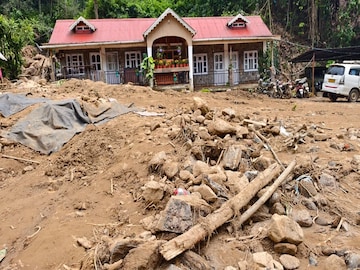 একরাতের বৃষ্টিতে তাবাকোশির এ কী রূপ! ধূলিসাৎ বহু হোমস্টে, মালিকদের চোখে জল-বাতিল সব বুকিং একরাতের বৃষ্টিতে তাবাকোশির এ কী রূপ! ধূলিসাৎ বহু হোমস্টে, মালিকদের চোখে জল-বাতিল সব বুকিং