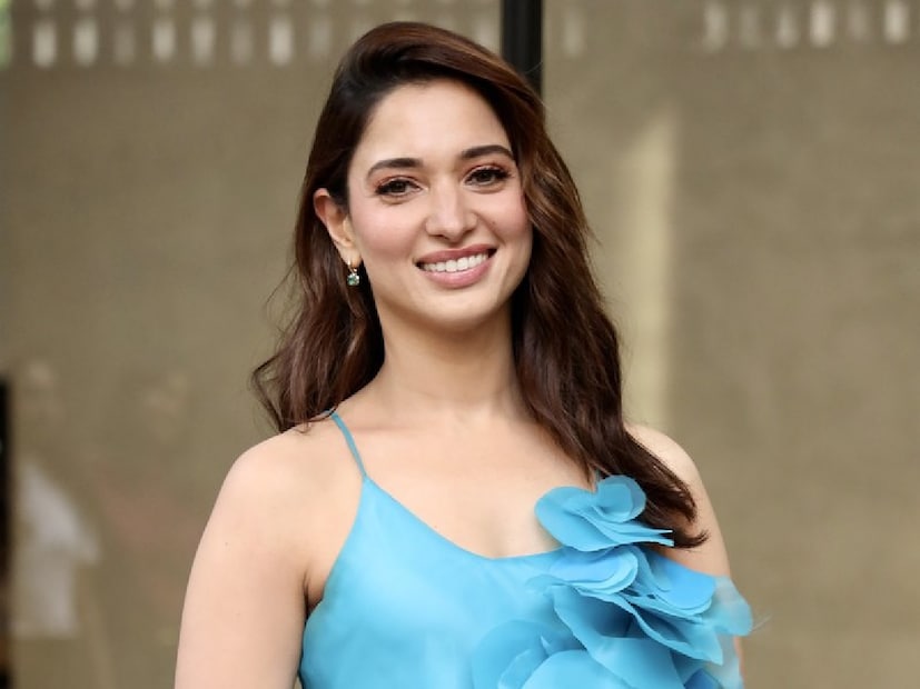 একজন লিখেছেন, 