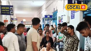 আহতদের হাসপাতালে নিয়ে যাওয়া হয়