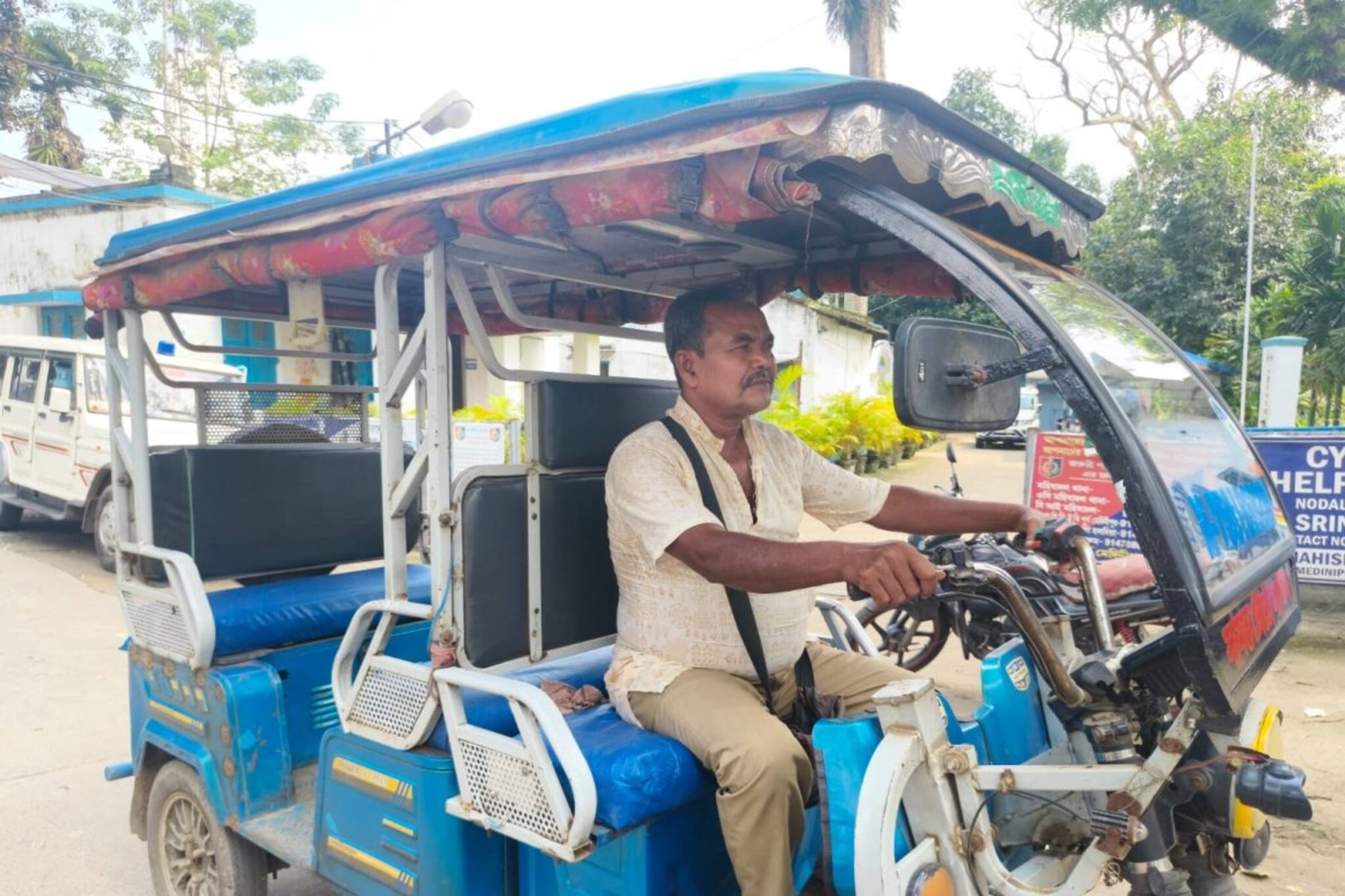 টোটো নিয়ে হাজার অভিযোগ, তার মাঝে এই টোটোচালক যে কাজটা করলেন...!