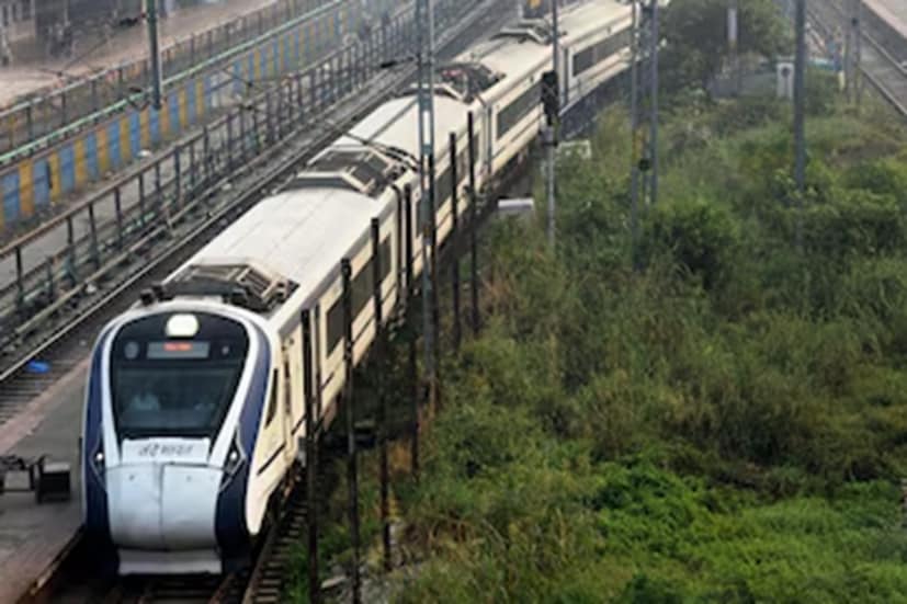 RAC কী: RAC মানে রিজার্ভেশন এগেইনস্ট ক্যানসেলেশন। সহজ কথায়, যখন একটি টিকিট বাতিল করা হয়, তখন একটি RAC আসন নিশ্চিত করা হয়। যাত্রীকে হয় একই পূর্ণ আসন বরাদ্দ করা হয়, অথবা অন্য কোথাও একটি পূর্ণ আসন বরাদ্দ করা হয়। এটাও এক ধরনের ওয়িটিং লিস্ট তো বটেই, তবে এটিকে সবচেয়ে পছন্দের ওয়েটিং টিকিট হিসাবে বিবেচনা করা হয়। সোশ্যাল মিডিয়ার এই পোস্ট সে কথা নতুন করে প্রমাণ করল! (Representative Image)