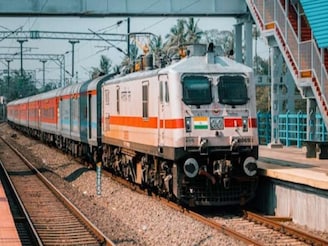 এক-দু'দিন নয়, গোটা সপ্তাহ জুড়ে যাত্রীদের চরম ভোগান্তি, বাতিল বহু ট্রেন, সময়ও বদলাচ্ছে