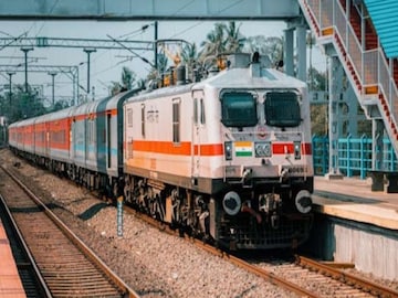 এক-দু'দিন নয়, গোটা সপ্তাহ জুড়ে যাত্রীদের চরম ভোগান্তি, বাতিল বহু ট্রেন, সময়ও বদলাচ্ছে এক-দু'দিন নয়, গোটা সপ্তাহ জুড়ে যাত্রীদের চরম ভোগান্তি, বাতিল বহু ট্রেন, সময়ও বদলাচ্ছে