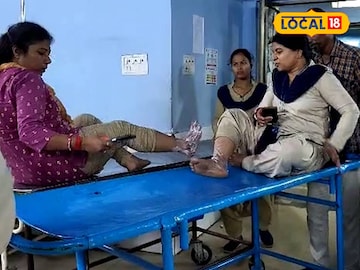 আহত দুই পুলিশকর্মী আহত দুই পুলিশকর্মী