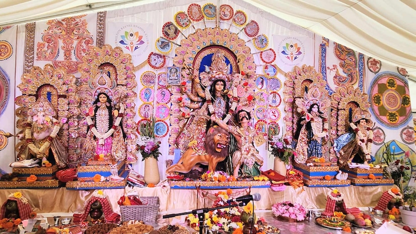 MK আনন্দ ক্লাবের পুজো