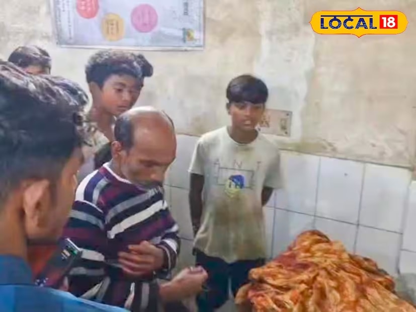 জানা গিয়েছে, মৃত ভাইপোর নাম মন্টু মণ্ডল (৪৩)। অভিযুক্ত ভরত মণ্ডলকে গ্রামবাসীরা হাতে-নাতে পাকড়াও করে বেধড়ক মারধর করে বলে জানা গিয়েছে।