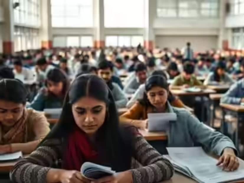 UPSC লেটারাল এন্ট্রির নিয়োগের মেয়াদ সাধারণত ৩ থেকে ৫ বছরের জন্য হয়। এই নিয়োগগুলি চুক্তি অর্থাৎ কন্ট্রাক্টের ভিত্তিতে হয়। এর ফলে সরকার খুব কম সময়ের জন&#x200d;্য কোনও বিষয়ে বিশেষজ্ঞকে নিয়োগ করে সরকার। ফলে প্রশাসনিক দক্ষতা বাড়ে। 