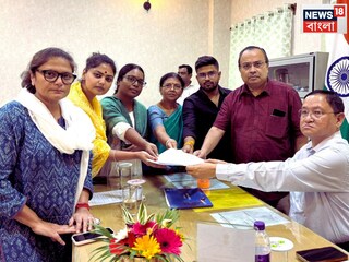 রাজ্যপাল নেই আগরতলায়, তবু ত্রিপুরায় মাটি কামড়ে রইল তৃণমূল! জমা দিল স্মারকলিপিও রাজ্যপাল নেই আগরতলায়, তবু ত্রিপুরায় মাটি কামড়ে রইল তৃণমূল! জমা দিল স্মারকলিপিও