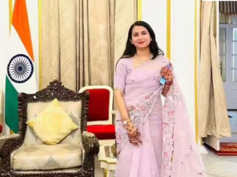 মধ্য প্রদেশের প্রিয়ল যাদবের জীবনের গল্পের কাছে হার মানবে সিনেমার কাহিনীও। সাধারণ কৃষক পরিবারের কন&#x200d;্যা প্রিয়ল। ছোট্ট প্রত&#x200d;্যন্ত গ্রামটা এমনই যে যেখানে মেয়েদের স্কুলের গণ্ডি পেরোনোর আগেই বিয়ে হয়ে যায়। 