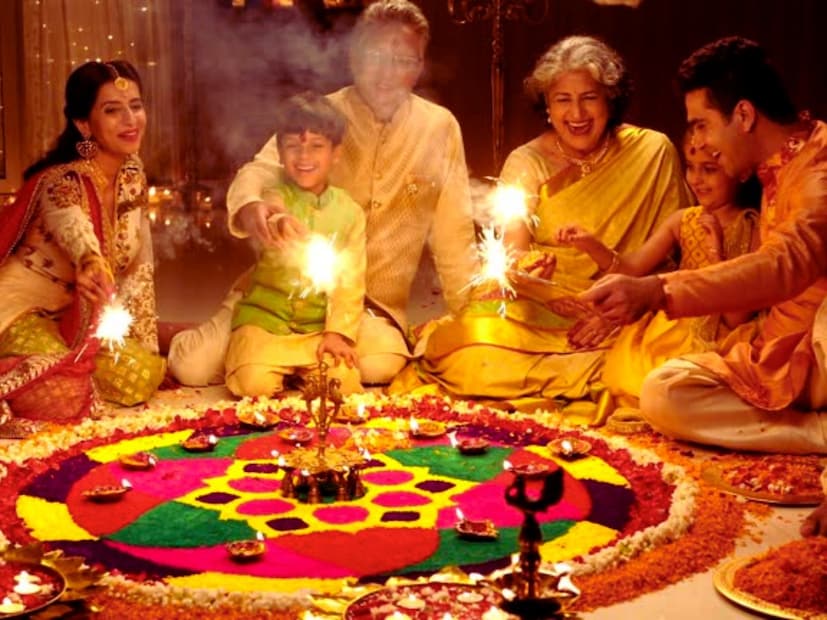 দীপাবলির দিন ২০ অক্টোবর থেকে দেবী লক্ষ্মীর কৃপায় প্রচুর ধন লাভের যোগ রয়েছে। সংখ্যাতত্ত্ব অনুসারে, বেশ কয়েকটি তারিখে যাদের জন্ম তাদের জন&#x200d;্য শুভ সময় শুরু হবে দীপাবলি থেকে।
