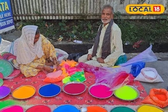 দীপাবলির আগে রঙ্গোলি বেচতে শহরে হাজির উত্তরপ্রদেশের দম্পতি! কত করে বিক্রি হচ্ছে জানুন