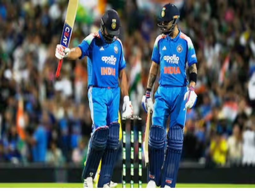 :  ভারত বনাম অস্ট্রেলিয়া একদিনের ম্যাচের সিরিজের আগেই এসেছিল ঝটকা৷ চ্যাম্পিয়ন্স ট্রফি জেতানো অধিনায়ক রোহিত শর্মা আট মাস বাদে জাতীয় দলের জার্সিতে ফিরছিলেন৷ কিন্ত দল নির্বাচনে ছিল মেগা চমক৷ অধিনায়কত্ব থেকে বাদ দিয়ে দেওয়া হয়েছিল রোহিত  ও বিরাটকে ঘুরিয়ে ফিরিয়ে টিম ম্যানেজমেন্ট বার্তা দিয়ে দিয়েছিল ২০২৭ বিশ্বকাপে তাঁদের জায়গা তো নিশ্চিত নয়ই, দলে থাকতে গেলেও পারফরম্যান্সই শেষ কথা৷ :  ভারত বনাম অস্ট্রেলিয়া একদিনের ম্যাচের সিরিজের আগেই এসেছিল ঝটকা৷ চ্যাম্পিয়ন্স ট্রফি জেতানো অধিনায়ক রোহিত শর্মা আট মাস বাদে জাতীয় দলের জার্সিতে ফিরছিলেন৷ কিন্ত দল নির্বাচনে ছিল মেগা চমক৷ অধিনায়কত্ব থেকে বাদ দিয়ে দেওয়া হয়েছিল রোহিত  ও বিরাটকে ঘুরিয়ে ফিরিয়ে টিম ম্যানেজমেন্ট বার্তা দিয়ে দিয়েছিল ২০২৭ বিশ্বকাপে তাঁদের জায়গা তো নিশ্চিত নয়ই, দলে থাকতে গেলেও পারফরম্যান্সই শেষ কথা৷