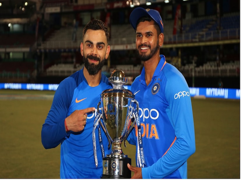 কাইফ বলেন, ‘‘আমি সম্প্রতি শ্রেয়স আইয়ারের সঙ্গে দেখা করেছি এবং তাঁর অবস্থান এবং ছন্দ সম্পর্কে জিজ্ঞাসা করেছি, কারণ সে বর্তমানে লাল বলের ক্রিকেট থেকে বিরতি নেওয়ার পর এবং টি-টোয়েন্টি আন্তর্জাতিকে অংশগ্রহণ না করার পর শুধুমাত্র ওয়ানডে খেলছে। তাই আমি বুঝতে চেয়েছিলাম কিভাবে সে এখনও এত অনায়াসে খেলতে পারে। সে মানসিকভাবে সুস্থ, সে খেলা ভালভাবে বোঝে এবং তাঁর মস্তিষ্ককে নতুন করে সজ্জিত করেছে। সে ইন্ডিয়া এ-এর হয়েও খেলেছে এবং তাই আমি বলছি যে বিরাট এবং রোহিতেরও একই কাজ করার কথা বিবেচনা করা উচিত।’’
