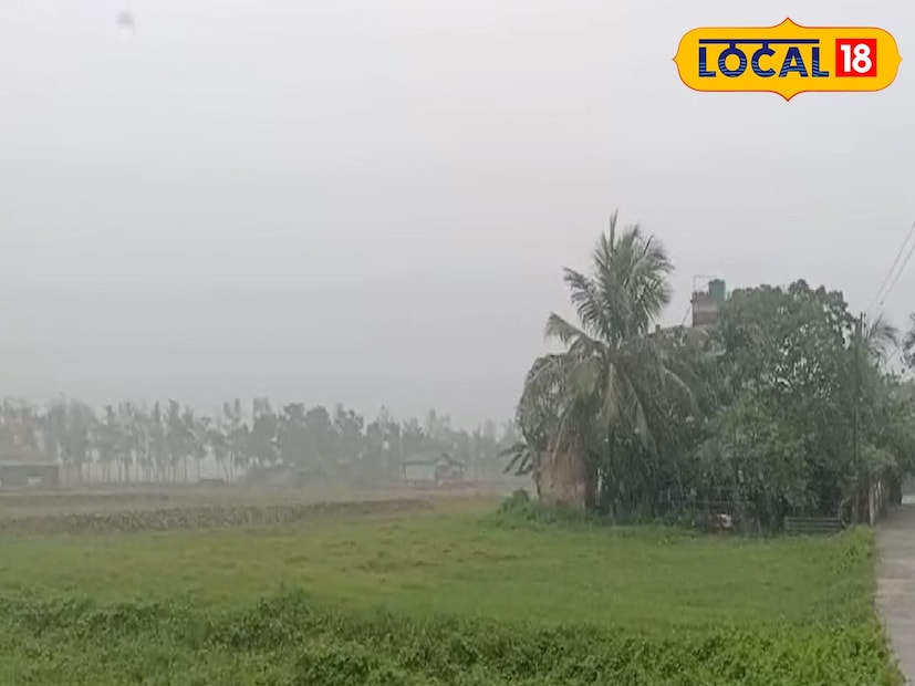 আবহাওয়া দফতরের পূর্বাভাসকে সত্যি করে দক্ষিণবঙ্গের বাঁকুড়ায় ভোর থেকেই শুরু হয়েছে বৃষ্টিপাত। বীরভূমের আকাশ মেঘলা থাকার পাশাপাশি মাঝেমাঝেই বৃষ্টির দেখা মিলছে।