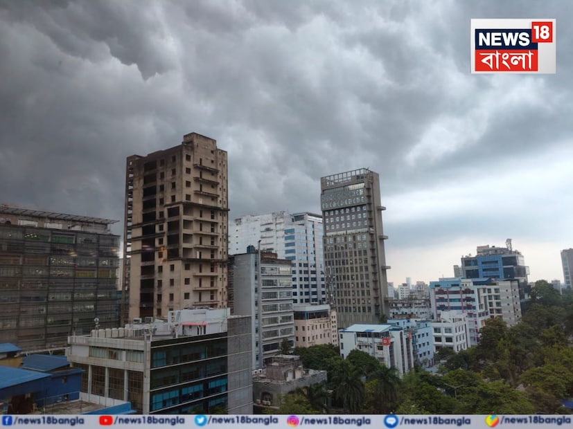 নবমী নিশি পণ্ড? আসছে বৃষ্টি? আলিপুর আবহাওয়া দফতরের পূর্বাভাস সেদিকেই হুঁশিয়ারি দিচ্ছে। লেটেস্ট আপডেট বলছে, আগামী দু-ঘণ্টায় বজ্রবিদ্যুৎ-সহ ঝড়-বৃষ্টির সতর্কতা রয়েছে একাধিক জেলায়। ভিজবে কলকাতায়!