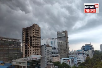 ঝেঁপে আসছে...! ঘণ্টা দুয়েকেই ঝড়-বৃষ্টি-বজ্রপাত হুঁশিয়ারি কলকাতায়, মাটি হবে দশমীও?