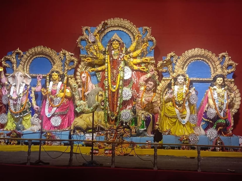 তার পর সপ্তমী ১৮ অক্টোবর রবিবার, মহাষ্টমী ১৯ অক্টোবর সোমবার, মহানবমী ২০ অক্টোবর মঙ্গলবারে পালিত হবে৷