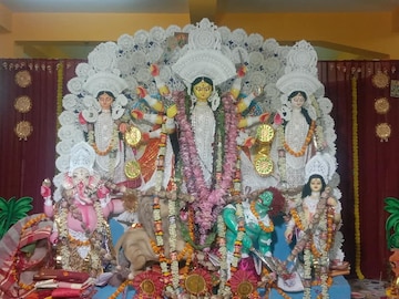 উৎসব শেষে চলে এল বিদায়ের সময়! দেবী বরণের কোনও নির্দিষ্ট সময় রয়েছে?