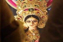 কোন ফলে প্রসন্ন হন মা লক্ষ্মী? কোজাগরী লক্ষ্মীপুজোর আগে জেনে নিন তাঁর প্রিয় ফুল-ফলের নাম
