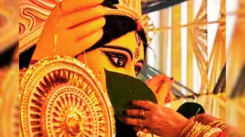এই বছর বিজয়া দশমী বা দশেরা তিথিতে অনেক শুভ যোগ একত্রিত হয়েছে। এর ফলে কিছু রাশির জাতক শুভ লাভ পাবেন। আসুন জেনে নেওয়া যাক এই রাশিগুলি কোনগুলি। বলছেন জ্যোতিষ বিশারদ চক্রপাণি ভাট৷