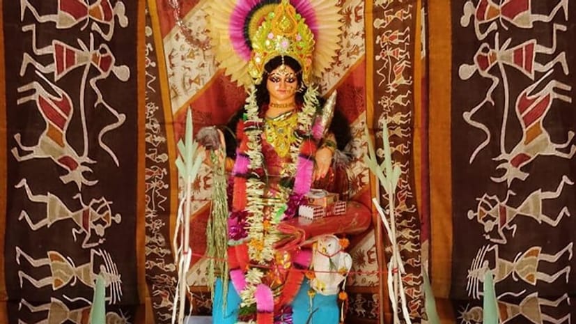 কোজাগরী লক্ষ্মীপুজোয় কী করবেন, কী করবেন না জেনে নিন। সংসারের মঙ্গলকামনায় পালন করুন কিছু জ্যোতিষ টোটকা। বলছেন জ্যোতিষ বিশারদ চক্রপাণি ভাট। 