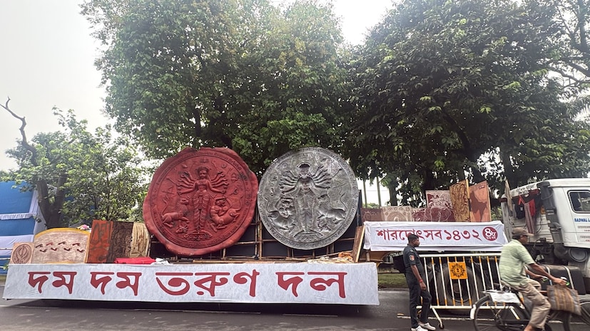 কলকাতার পুলিশ কমিশনার মনোজ ভার্মা জানিয়েছেন, কার্নিভালে বিদেশিরা থাকবেন, মুখ্যমন্ত্রী থাকবেন, নিরাপত্তা ব্যবস্থা যথাযথ রাখা হয়েছে এবং বাড়তি ফোর্স মোতায়েন রাখা হয়েছে। কলকাতায় আগামীকালের যানবাহনের গতিবিধি কী থাকবে তা বিজ্ঞপ্তি দিয়ে জানানো হয়েছে।