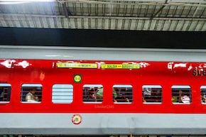 বন্দে ভারত, উত্তরবঙ্গ এক্সপ্রেস-সহ হাওড়া, শিয়ালদহগামী বহু ট্রেনের রুট বদল! দেখুন টাইমটেবিল