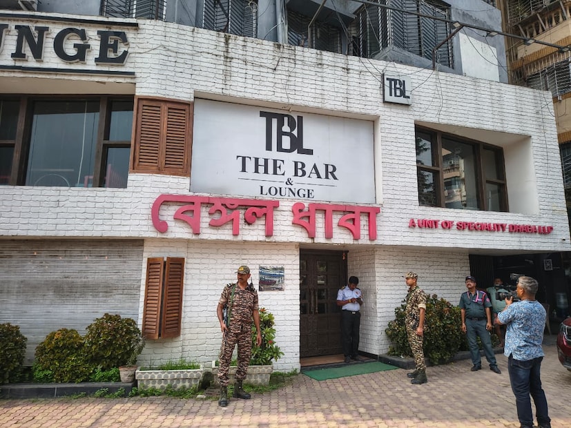 গোলাঘাটায় সুজিত বোসের ছেলে সমুদ্র বোসের রেস্তোরাঁয়ও ইডির হানা চলে আজ। সকাল ৯টা ৪৫ নাগাদ এখানে ইডির আধিকারিকরা ঢোকেন। এখনও চলছে তল্লাশি অভিযান।
