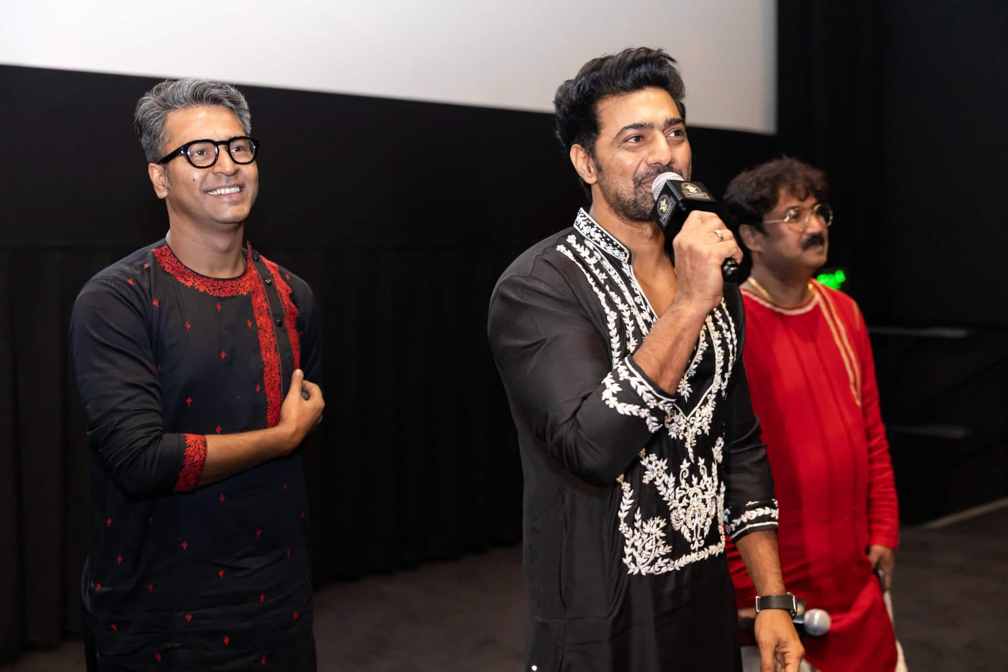 দুবাইয়ে দেব! এবার 'রঘু ডাকাত' এর প্রিমিয়ার হল আল ঘুরাই সেন্টারে, দেব-অনির্বাণকে ঘিরে উন্মাদনা