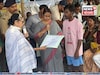 ভাঙা ব্রিজ, ভেসে যাওয়া চা বাগান পেরিয়ে দুর্গতদের পাশে মুখ্যমন্ত্রী! হাতে-হাতে তুলে দিলেন ত