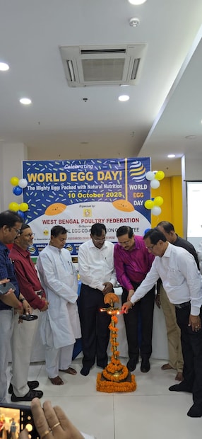 উপস্থিত ছিলেন শ্রী স্বপন দেবনাথ, MIC, প্রাণী সম্পদ দফতর (পশ্চিমবঙ্গ সরকার), প্রফেসর অর্থ বোস, রেজিস্ট্রার, WBUAFS, প্রফেসর নীলতপল ঘোষ, ডিন, WBUAFS, প্রফেসর বরুণ রায়, মদন মোহন মাইতি, সাধারণ সম্পাদক, পশ্চিমবঙ্গ পোলট্রি ফেডারেশন, রাধেশ&#x200d;্যাম রায়, সিনিয়র ভাইস প্রেসিডেন্ট, WBPF, সনৎ সরকার, ভাইস চেয়ারম্যান, NECC, পলাশ দে, ট্রেজারার, WBPF৷ 