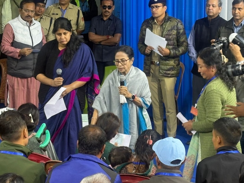 তবে একইসঙ্গে হুঁশিয়ারি শোনা যায় মুখ্যমন্ত্রীর গলায়। মমতা বলেন, 