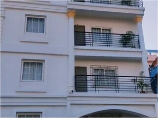ক্ষতিগ্রস্ত সেই হোটেল