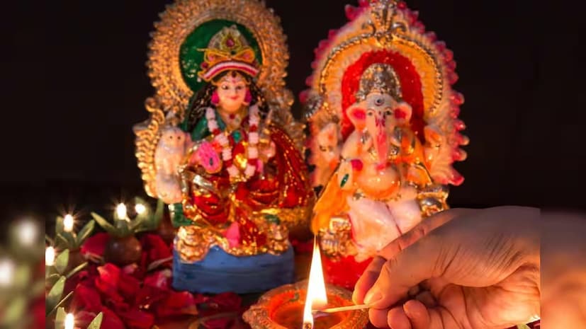 এই তিথিতে পূজিত হন মা লক্ষ্মীও। যাঁদের বাড়িতে দীপান্বিতা লক্ষ্মীপুজো হয়, তাঁরা ভুলেও কিছু খাবার গ্রহণ করবেন না। তাহলে সংসারে নেমে আসতে পারে অভাব অনটন, দুঃখ কষ্ট দারিদ্র। বলছেন জ্যোতিষ বিশারদ পণ্ডিত কল্কি রাম।