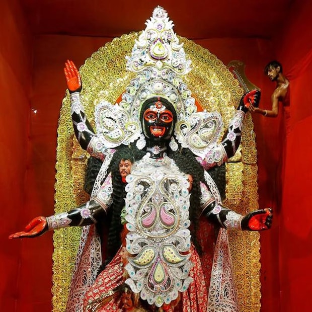 ২০২৬ সালের ৮ নভেম্বর সকাল ১১.২৭ মিনিটে শুরু অমাবস্যা৷ থাকবে সেদিন রাত ৩.০৩ পর্যন্ত৷