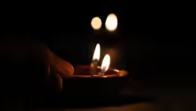 কার্তিক মাসে সূর্যাস্তের পর কিছু জিনিস কখনওই কাউকে দান করবেন না। সেগুলির মধ্যে অন্যতম লবণ এবং হলুদ। এই দুটোই মাঙ্গলিক বলে মনে করা হয়। এই দুই জিনিস কার্তিক মাসে কাউকে দান করবেন না।