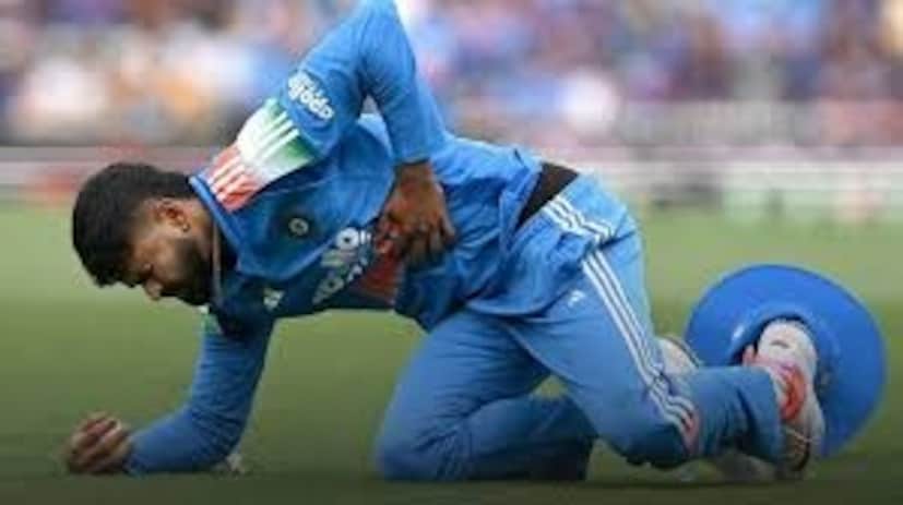 যখন কোনও ব্যক্তি হঠাৎ করে জোরে আঘাত পেয়ে পড়ে যান বা পেটে প্রচণ্ড আঘাত পান, তখন প্লীহা ফেটে যেতে পারে বা ফেটে যেতে পারে। এই আঘাতকে প্লীহা ক্ষত বলা হয়। প্লীহার আঘাতের ফলে উপরের বাম পেটে তীব্র ব্যথা বা চাপ সৃষ্টি হয়। যদি প্লীহা ফেটে যায় বা ফেটে যায়, তাহলে অভ্যন্তরীণ রক্তপাত হতে পারে, যা একটি মেডিকেল জরুরি অবস্থা। যদি অভ্যন্তরীণ রক্তপাত আরও খারাপ হয়, তাহলে রোগীর অবস্থা গুরুতর হয়ে উঠতে পারে এবং এমনকি মৃত্যু পর্যন্ত হতে পারে।