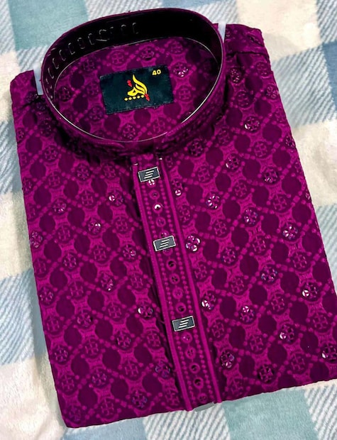 শান্তিনিকেতনের উদয়ন পল্লির বাসিন্দা শঙ্কর রায় মৌলিক তিনি বিশ্বভারতীর শিল্প সদনের টেক্সটাইল বিভাগের অধ্যাপক। বোলপুরের বিশ্বভারতীতে তাঁর স্নাতকোত্তরের ছাত্রী বাঁকুড়ার বাসিন্দা সৌমিলি পাল তাঁর প্রজেক্ট হিসেবে বেছে নিয়েছিলেন জলাশয়ের কচুরিপানা।