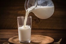 Milk Side Effects: দুধ কি সত্যিই সবার জন্য! রোজ খেলে কাদের হতে পারে বড় সমস্যা? জেনে নিন ডাক্তারের মত