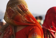 Housewife Doing This: পাশের বাড়ির বউমার চালচলন ঠিক লাগছে না, রাতে ও কে আসছে ঘরে, প্রতিবেশীরা উঁকি মারতেই ফাঁস,লজ্জা-লজ্জা