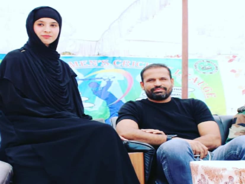 : তুমি হয়তো অনেক ক্রিকেটারের প্রেমের গল্প শুনেছো। ভারতীয় দলের বিস্ফোরক ব্যাটসম্যান ইউসুফ পাঠানের প্রেমের গল্পও কম আকর্ষণীয় নয়। খুব কম লোকই জানে যে ইউসুফ তার ব্যক্তিগত ডাক্তার আফরিন খানের প্রেমে পড়েছিলেন। পরে দুজনের প্রেমের বিয়ে হয়। ইউসুফের মতো, আফরিনও গুজরাটের ভদোদরার বাসিন্দা।