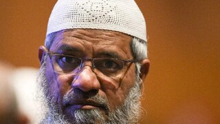 জাকির নায়েককে অবিলম্বে ভারতের হাতে তুলে দেওয়া হবে