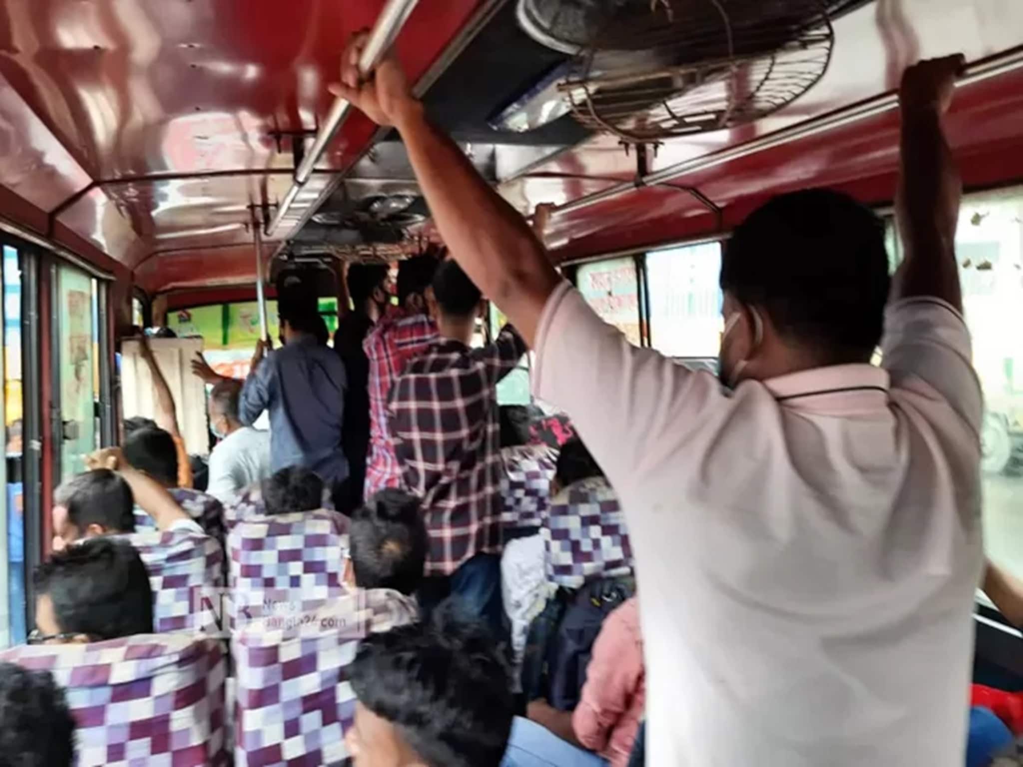 Bus Accident: বর্ধমানে ভয়াবহ দুর্ঘটনা! ট্রাকের সঙ্গে ধাক্কা যাত্রীবোঝাই বাসের! বাড়িতে ঢুকে গেল বাস, কেবলই গোঙানি আর রক্ত...