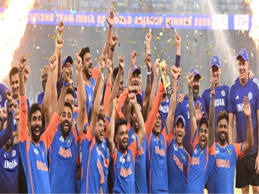 এশিয়ান ক্রিকেট কাউন্সিল ও পিসিবি-র সর্বোচ্চ পদাধিকারীর নির্লজ্জতার জন্য বিসিসিআই ক্ষুব্ধ এবং এখন দুবাই পুলিশের কাছে চুরির মামলা দায়ের করার কথা গুরুত্ব সহকারে বিবেচনা করছে। এখন প্রশ্ন উঠছে যে এশিয়া কাপ ট্রফি কি এখন একটি ক্রীড়া প্রতিযোগিতা জয়ের স্মারক, নাকি এটি একটি রাজনৈতিক বন্ধকের উপদানে পরিণত হয়েছে যেখানে ব্যক্তিগত অহংকার মাথায় উঠে নাচছে৷