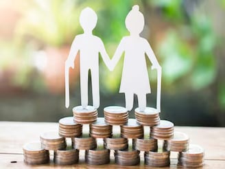 প্রবীণ নাগরিকরা এই নিরাপদ বিনিয়োগে মাসে ১১,০০০ টাকা আয় করতে পারেন