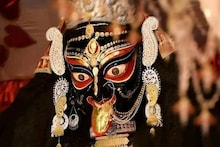 Naihati Baro Maa: ৫০ ভরি সোনা ও দেড়শ কেজি রুপো দিয়ে মায়ের সাজ, নৈহাটিতে বড় মায়ের পুজোয় উপচে পড়া ভিড়