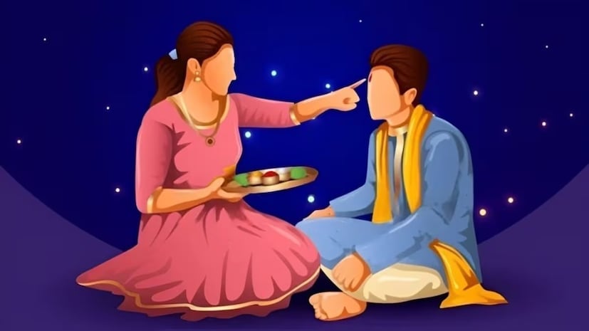 জ্যোতিষশাস্ত্র অনুযায়ী, ভাইফোঁটার দিন বোনেরা ভাইয়ের কপালে ফোঁটা লাগানোর শুভ সময়টি যেন নজরে রাখেন৷  এছাড়াও এই দিনে তিলক করার সময় ভাই কোন দিকে মুখ করে বসবেন সেদিকেও খেয়াল রাখা দরকার।